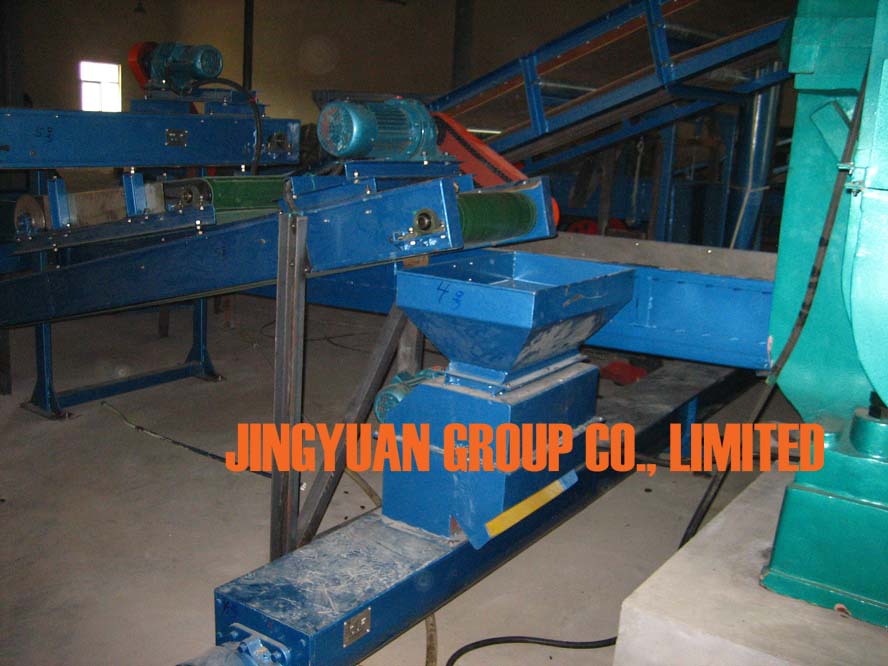 One JYCX-201 Single Core Magnetic Separator Installed Above A Screw Conveyor