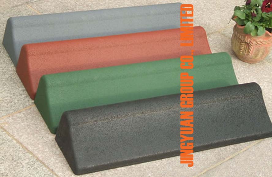Black, Green, Red, and Grey Packing Curb made by Recycled Rubber Granules